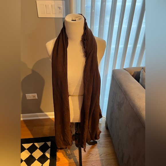 NWT lovely brown wrap with ruffled edges.  Great carrying case. Made by rolla. - Picture 2 of 12